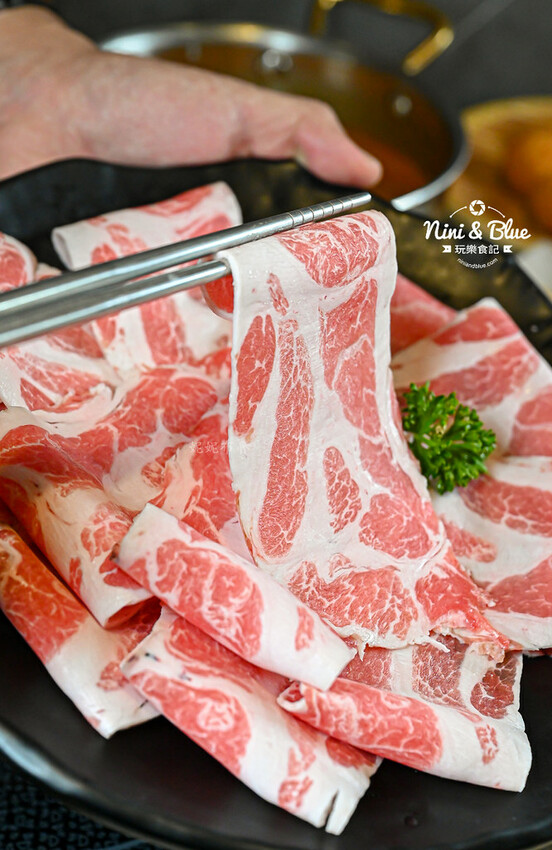 鍋泰山，台中大里美食推薦，泰式火鍋328元起野菜吃到飽、自助吧超豐盛 @Nini and Blue  玩樂食記