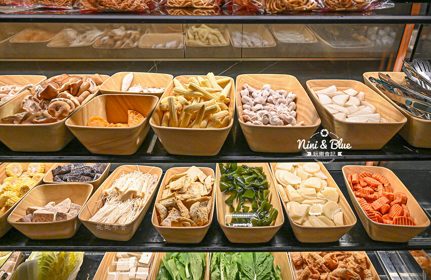 鍋泰山，台中大里美食推薦，泰式火鍋328元起野菜吃到飽、自助吧超豐盛 @Nini and Blue  玩樂食記