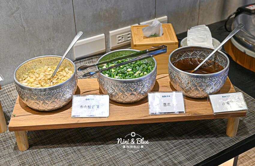 鍋泰山，台中大里美食推薦，泰式火鍋328元起野菜吃到飽、自助吧超豐盛 @Nini and Blue  玩樂食記