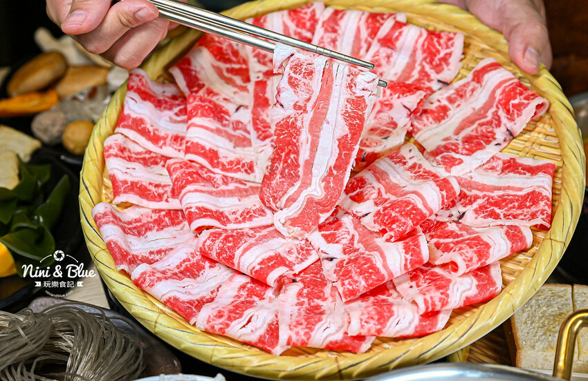 鍋泰山，台中大里美食推薦，泰式火鍋328元起野菜吃到飽、自助吧超豐盛 @Nini and Blue  玩樂食記