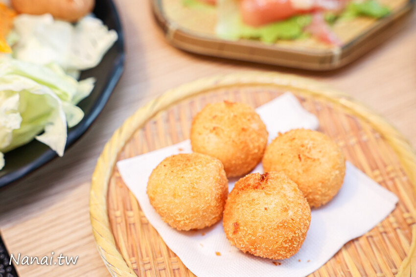 鍋泰山南洋鍋物台中大里店,超過30種蔬菜自助吧任你吃,冰淇淋、白飯、飲料通通有