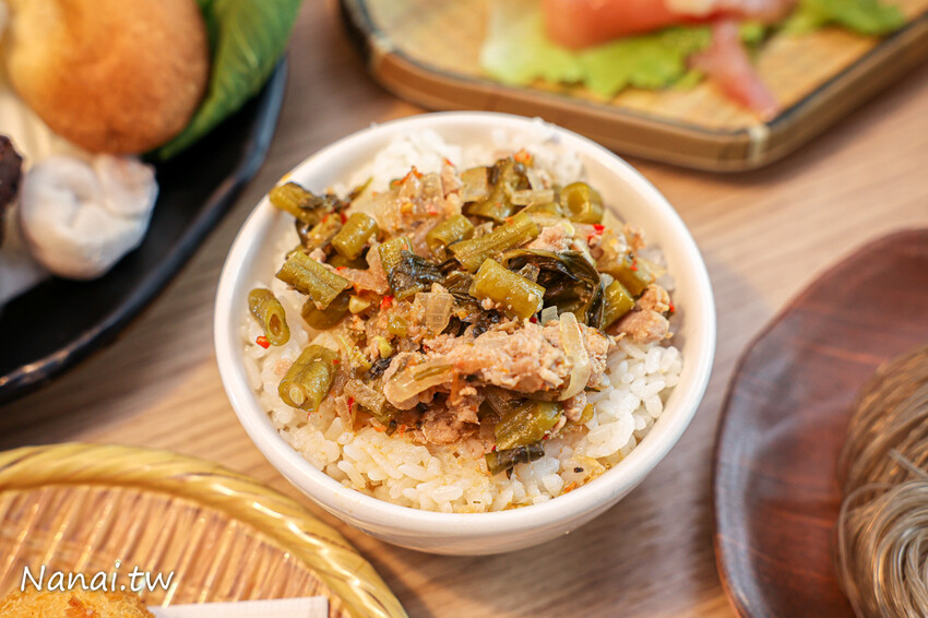 鍋泰山南洋鍋物台中大里店,超過30種蔬菜自助吧任你吃,冰淇淋、白飯、飲料通通有