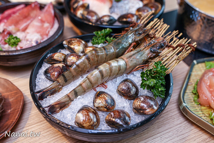 鍋泰山南洋鍋物台中大里店,超過30種蔬菜自助吧任你吃,冰淇淋、白飯、飲料通通有