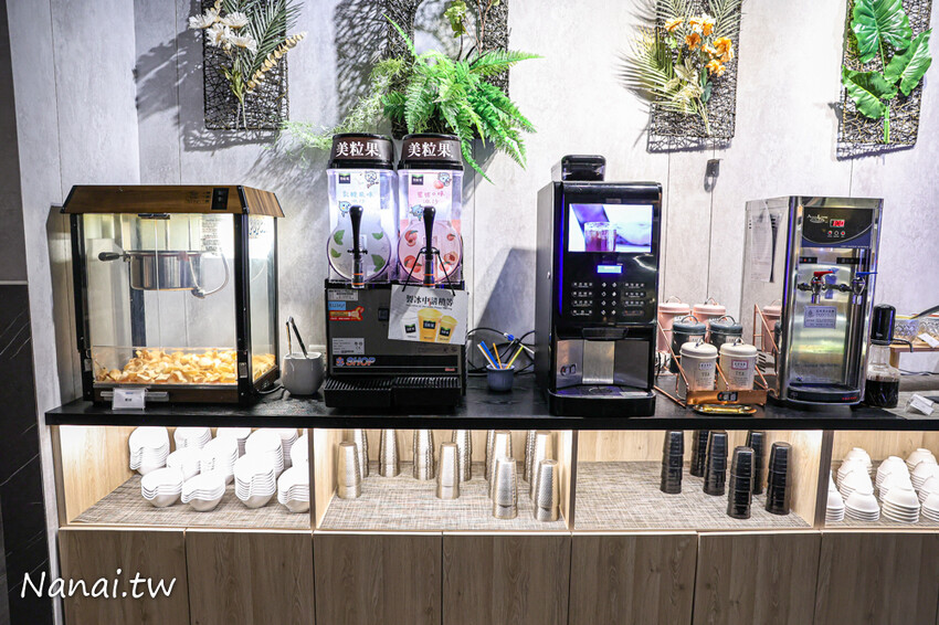 鍋泰山南洋鍋物台中大里店,超過30種蔬菜自助吧任你吃,冰淇淋、白飯、飲料通通有