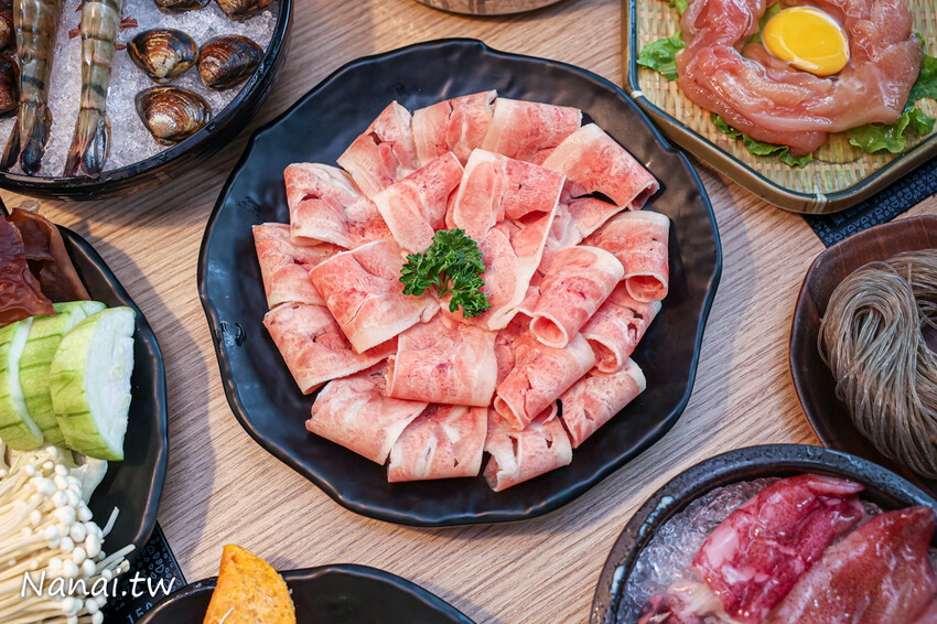 鍋泰山南洋鍋物台中大里店,超過30種蔬菜自助吧任你吃,冰淇淋、白飯、飲料通通有