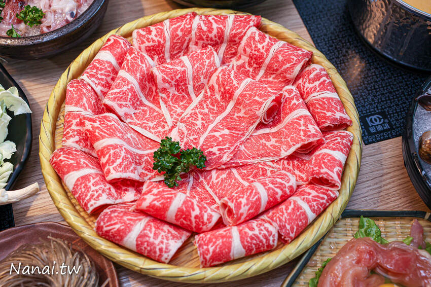 鍋泰山南洋鍋物台中大里店,超過30種蔬菜自助吧任你吃,冰淇淋、白飯、飲料通通有