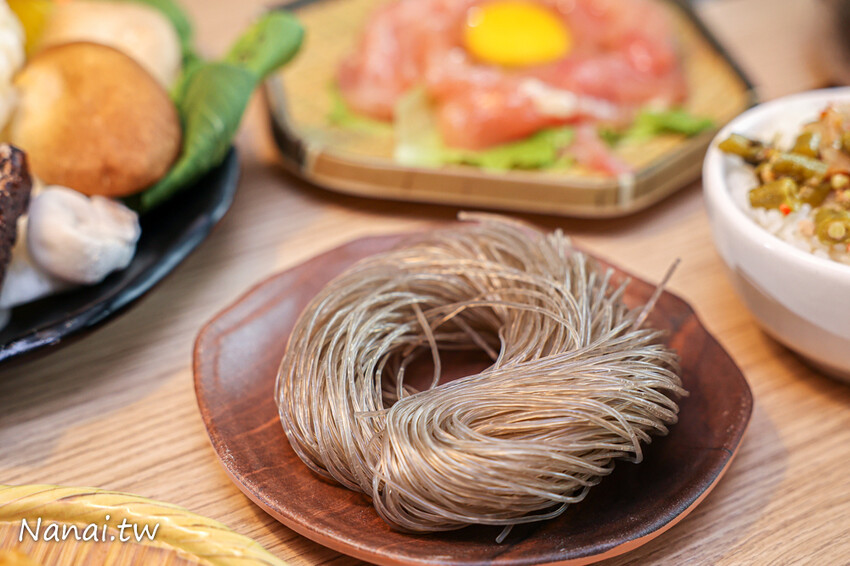 鍋泰山南洋鍋物台中大里店,超過30種蔬菜自助吧任你吃,冰淇淋、白飯、飲料通通有