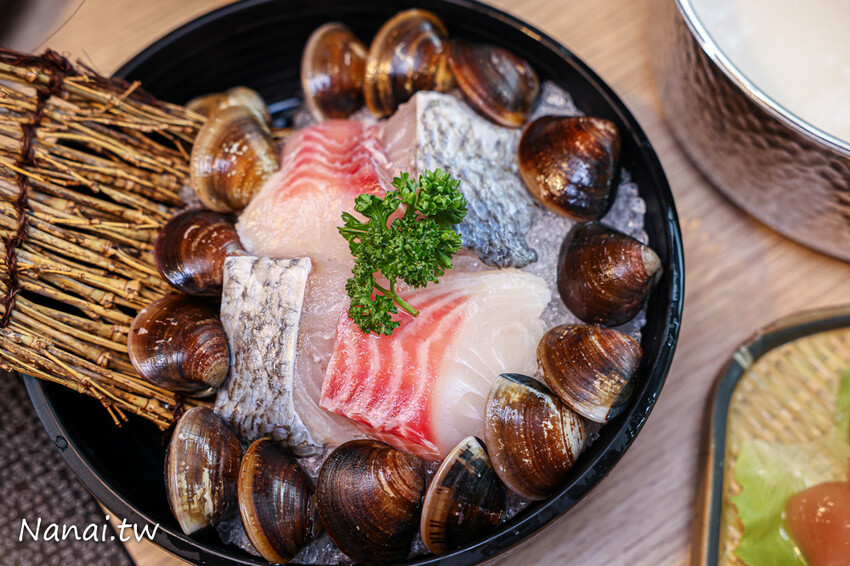 鍋泰山南洋鍋物台中大里店,超過30種蔬菜自助吧任你吃,冰淇淋、白飯、飲料通通有