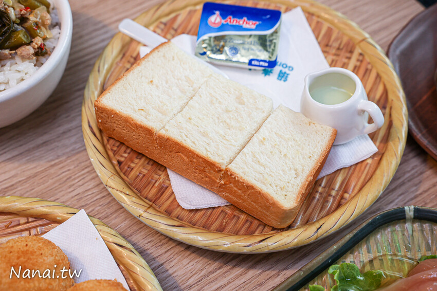 鍋泰山南洋鍋物台中大里店,超過30種蔬菜自助吧任你吃,冰淇淋、白飯、飲料通通有