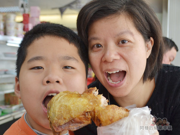 林合發油飯粿店19-雞腿頗為大隻