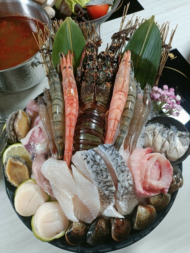 楊梅也有高質感的火鍋店，肉片大塊又有厚度，壽星肉量增加50%不打緊，還有免費肉盤可以兌換