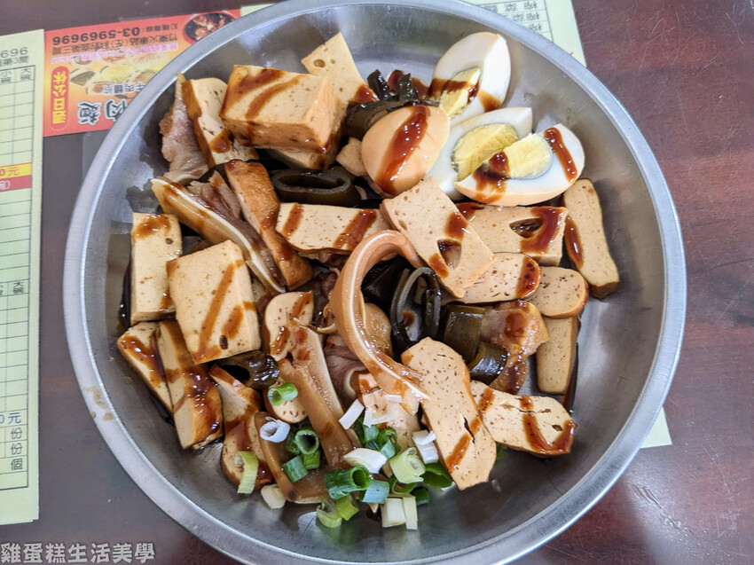 【新竹食記】阿德牛肉麵 - 比臉盆還大碗的巨型牛肉麵,牛肉超 【新竹食記】阿德牛肉麵 - 比臉盆還大碗的巨型牛肉麵,牛肉超