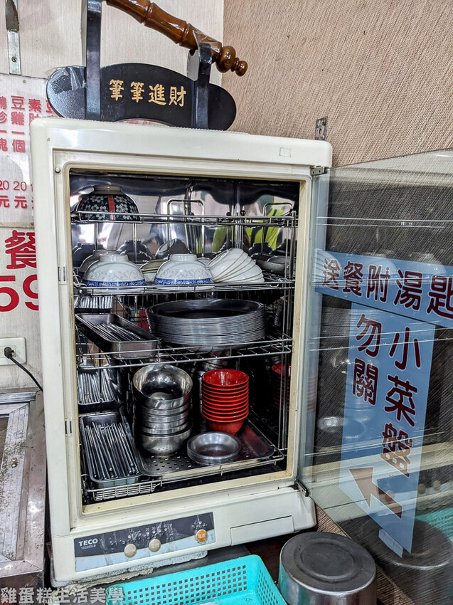 【新竹食記】阿德牛肉麵 - 比臉盆還大碗的巨型牛肉麵,牛肉超 【新竹食記】阿德牛肉麵 - 比臉盆還大碗的巨型牛肉麵,牛肉超