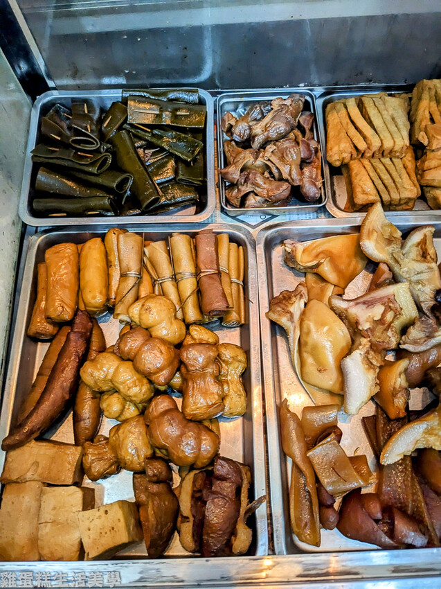 【新竹食記】阿德牛肉麵 - 比臉盆還大碗的巨型牛肉麵,牛肉超 【新竹食記】阿德牛肉麵 - 比臉盆還大碗的巨型牛肉麵,牛肉超