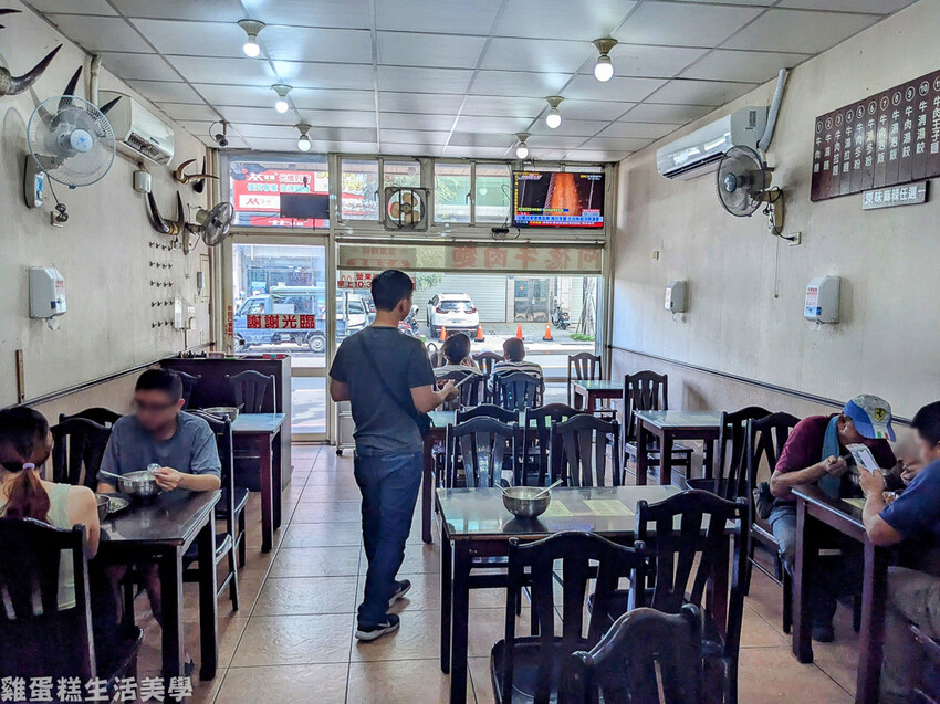 【新竹食記】阿德牛肉麵 - 比臉盆還大碗的巨型牛肉麵,牛肉超 【新竹食記】阿德牛肉麵 - 比臉盆還大碗的巨型牛肉麵,牛肉超