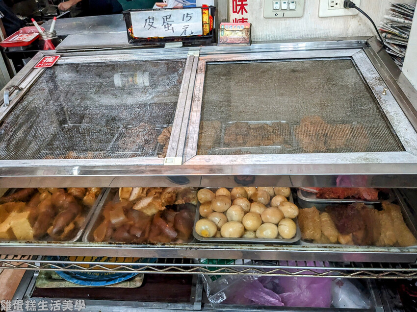 【新竹食記】阿德牛肉麵 - 比臉盆還大碗的巨型牛肉麵,牛肉超 【新竹食記】阿德牛肉麵 - 比臉盆還大碗的巨型牛肉麵,牛肉超