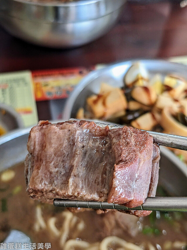 【新竹食記】阿德牛肉麵 - 比臉盆還大碗的巨型牛肉麵,牛肉超 【新竹食記】阿德牛肉麵 - 比臉盆還大碗的巨型牛肉麵,牛肉超
