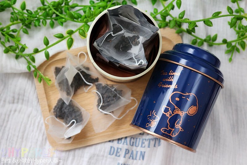 奶凍和茶飲結合迸出咕溜新滋味!加了紅麴的粉色珍珠顏色好夢幻,熱愛嚼嚼系茶飲必喝~