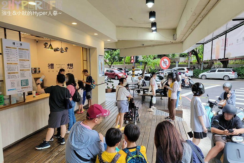 奶凍和茶飲結合迸出咕溜新滋味!加了紅麴的粉色珍珠顏色好夢幻,熱愛嚼嚼系茶飲必喝~