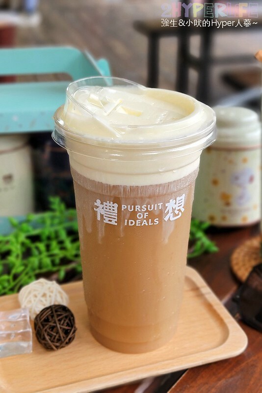 奶凍和茶飲結合迸出咕溜新滋味!加了紅麴的粉色珍珠顏色好夢幻,熱愛嚼嚼系茶飲必喝~