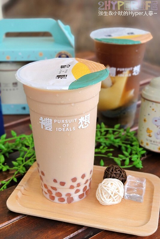 奶凍和茶飲結合迸出咕溜新滋味!加了紅麴的粉色珍珠顏色好夢幻,熱愛嚼嚼系茶飲必喝~