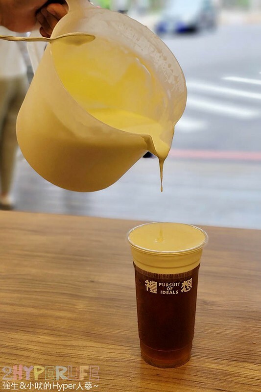 奶凍和茶飲結合迸出咕溜新滋味!加了紅麴的粉色珍珠顏色好夢幻,熱愛嚼嚼系茶飲必喝~