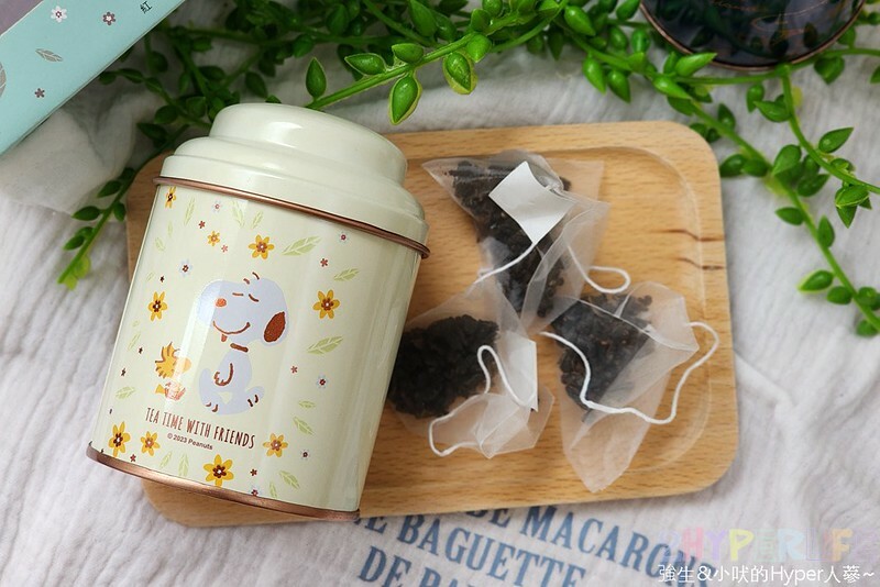 奶凍和茶飲結合迸出咕溜新滋味!加了紅麴的粉色珍珠顏色好夢幻,熱愛嚼嚼系茶飲必喝~