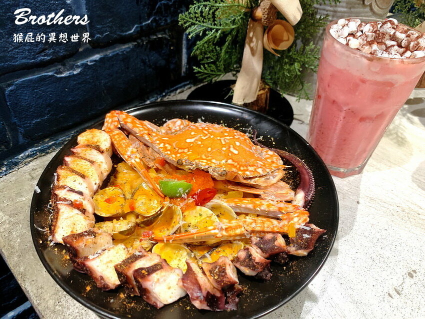 台中隱藏版巷弄美食，全台獨家特色招牌花卷必吃，限量灣式麵超驚豔，商業午餐均一價260元超划算，近勤美綠園道，壽星送鯉魚杯也太讚，超適合慶生聚餐，還可折抵停車費