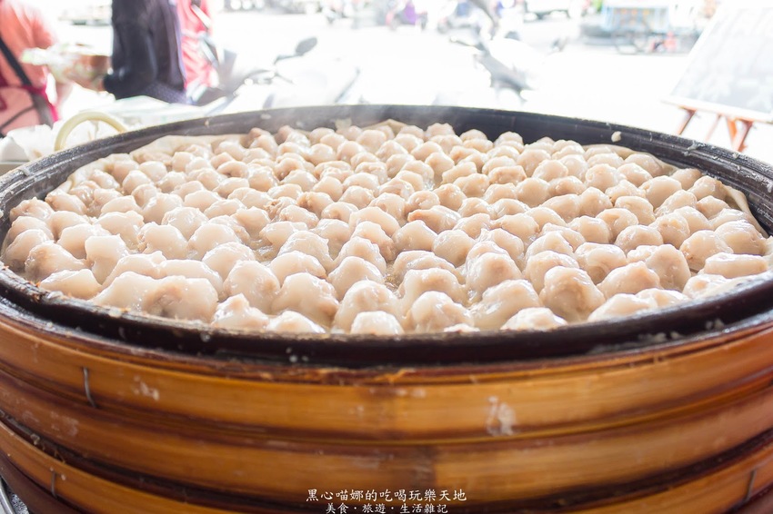 高雄鳳山︱李家肉圓　五元一口，清爽潤澤、晶亮小巧的古早味清蒸肉圓！