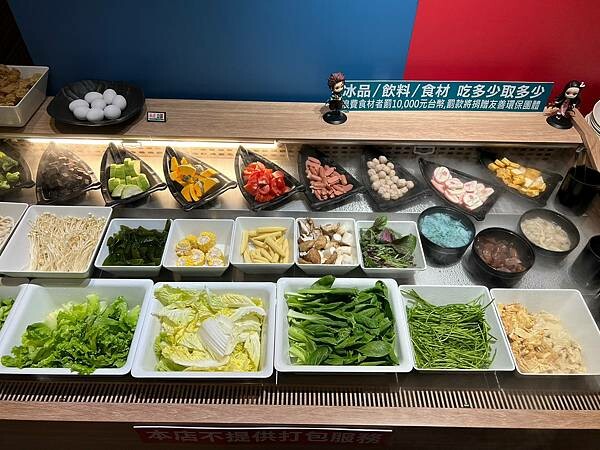 ＋（林口火鍋）採色鍋～活龍蝦海陸超澎派、入味滷牛肚超彈、九尾