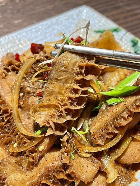 ＋（林口火鍋）採色鍋～活龍蝦海陸超澎派、入味滷牛肚超彈、九尾