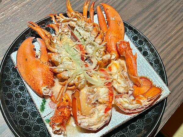 ＋（林口火鍋）採色鍋～活龍蝦海陸超澎派、入味滷牛肚超彈、九尾