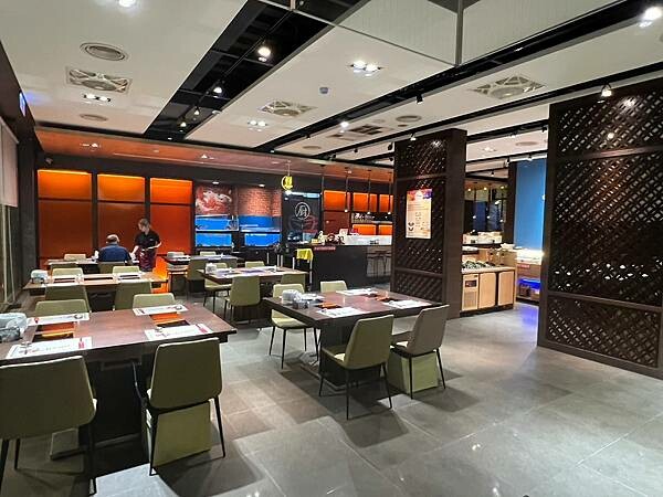 ＋（林口火鍋）採色鍋～活龍蝦海陸超澎派、入味滷牛肚超彈、九尾