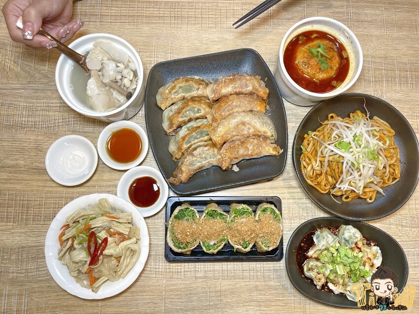 八方雲集新品牌比葷食還好吃的素食煎餃!其他全素麵食及湯品打破你對素食料理的刻板印象!