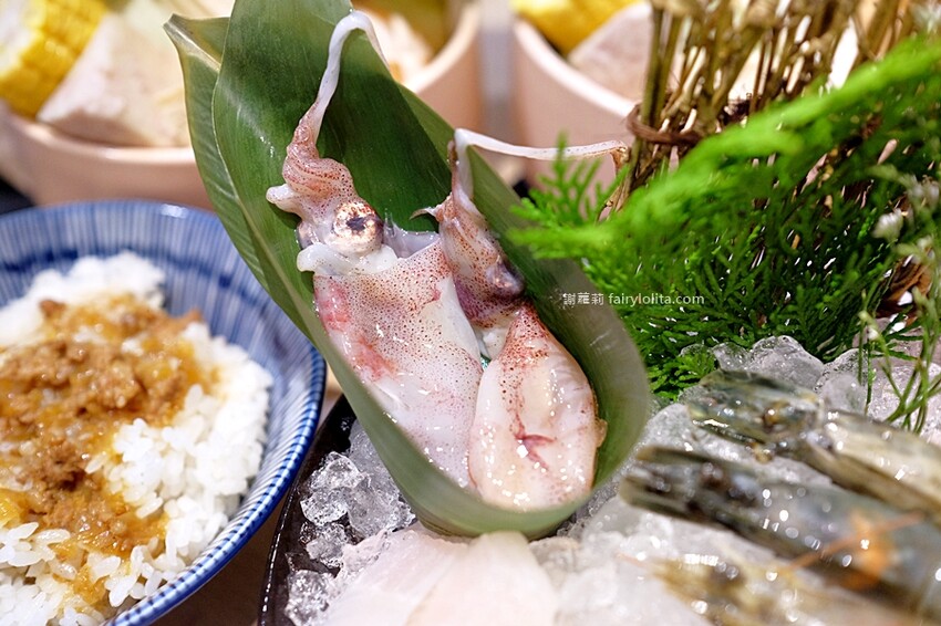 298元吃飽飽，新開幕期間肉盤、巨無霸天使紅蝦免費送，還有多種飲料喝免驚！