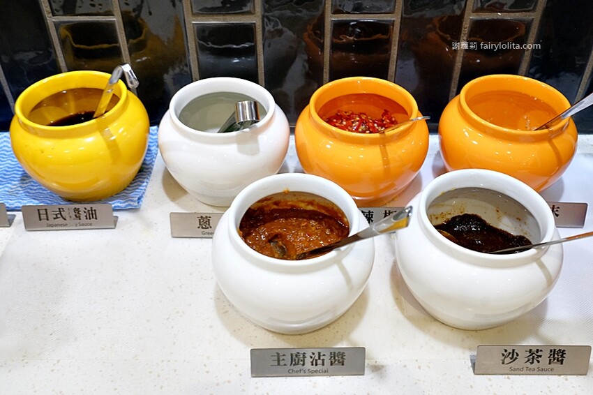 298元吃飽飽，新開幕期間肉盤、巨無霸天使紅蝦免費送，還有多種飲料喝免驚！