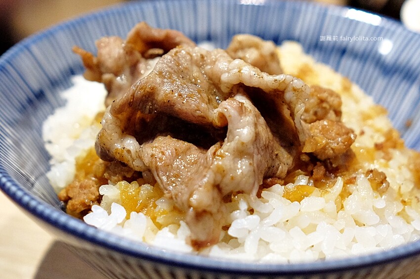 298元吃飽飽，新開幕期間肉盤、巨無霸天使紅蝦免費送，還有多種飲料喝免驚！