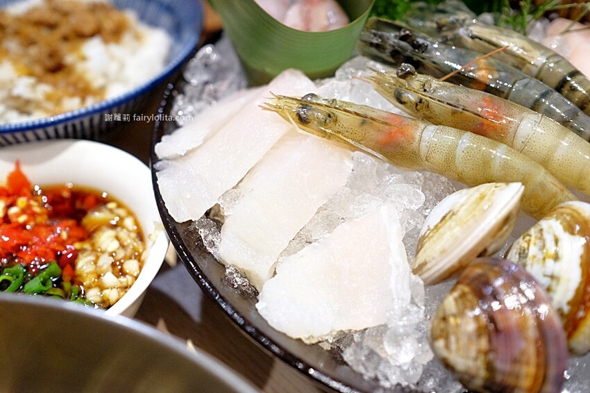 298元吃飽飽，新開幕期間肉盤、巨無霸天使紅蝦免費送，還有多種飲料喝免驚！