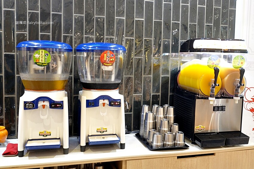 298元吃飽飽，新開幕期間肉盤、巨無霸天使紅蝦免費送，還有多種飲料喝免驚！