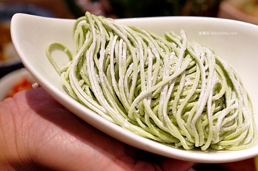 298元吃飽飽，新開幕期間肉盤、巨無霸天使紅蝦免費送，還有多種飲料喝免驚！