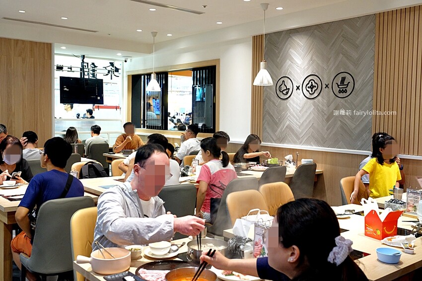 298元吃飽飽，新開幕期間肉盤、巨無霸天使紅蝦免費送，還有多種飲料喝免驚！