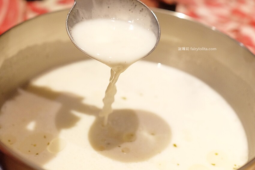 298元吃飽飽，新開幕期間肉盤、巨無霸天使紅蝦免費送，還有多種飲料喝免驚！