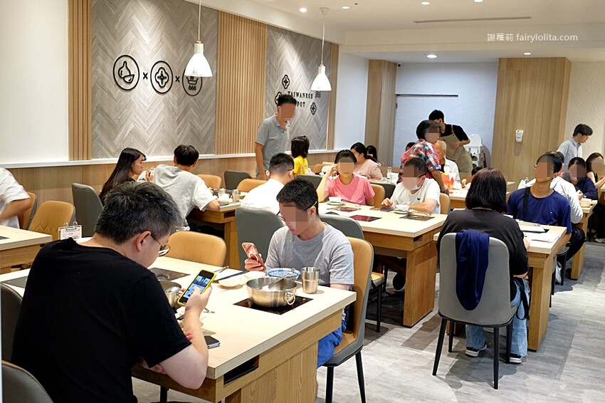 298元吃飽飽，新開幕期間肉盤、巨無霸天使紅蝦免費送，還有多種飲料喝免驚！