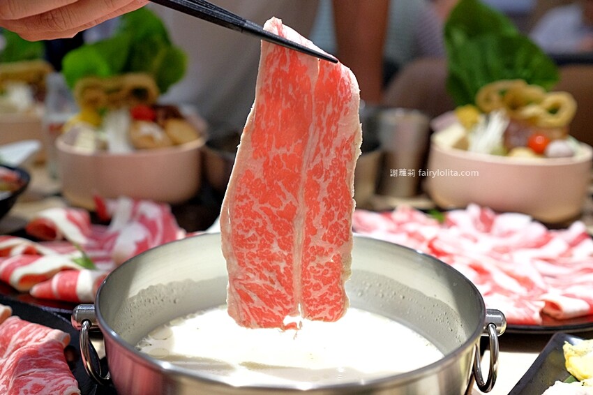 298元吃飽飽，新開幕期間肉盤、巨無霸天使紅蝦免費送，還有多種飲料喝免驚！