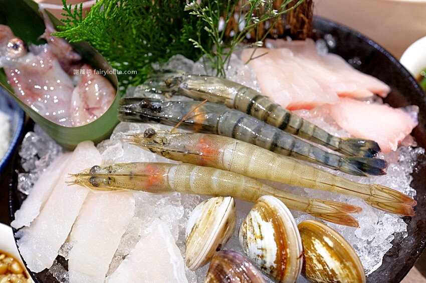 298元吃飽飽，新開幕期間肉盤、巨無霸天使紅蝦免費送，還有多種飲料喝免驚！