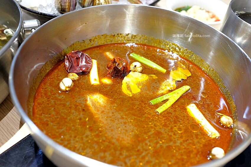 298元吃飽飽，新開幕期間肉盤、巨無霸天使紅蝦免費送，還有多種飲料喝免驚！