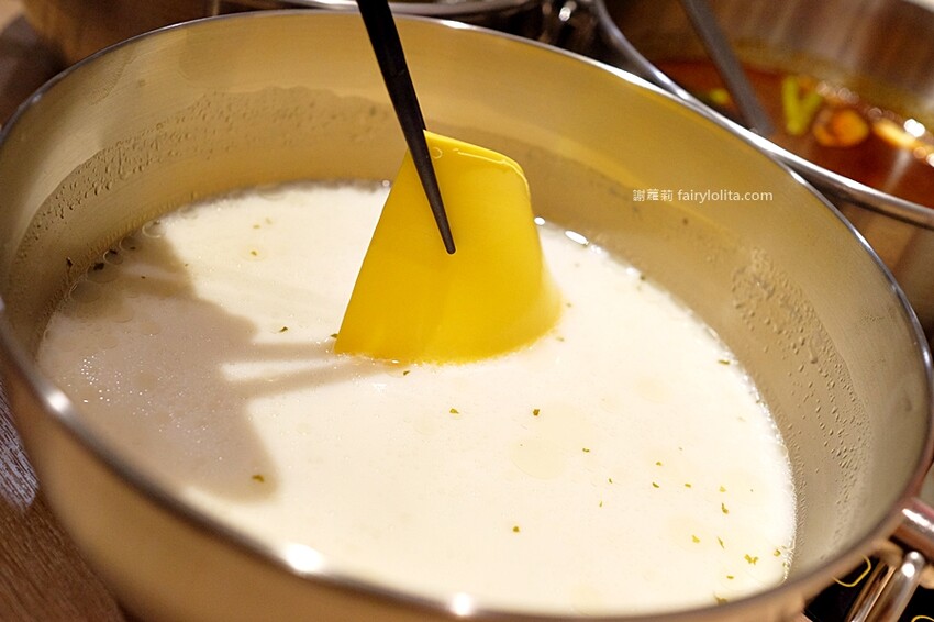 298元吃飽飽，新開幕期間肉盤、巨無霸天使紅蝦免費送，還有多種飲料喝免驚！