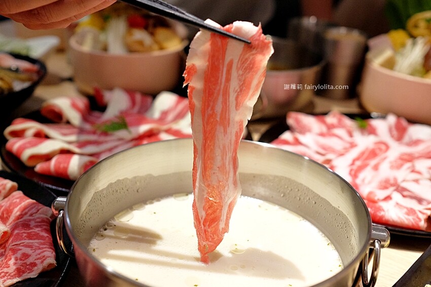 298元吃飽飽，新開幕期間肉盤、巨無霸天使紅蝦免費送，還有多種飲料喝免驚！