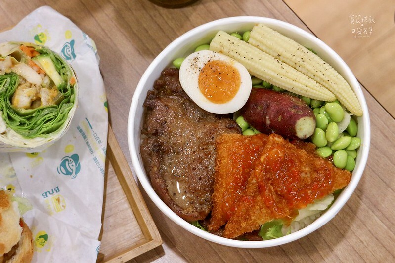 台中西屯|現烤外酥內軟法越潛艇堡、鹹甜口味任君挑選!|樂邦迷