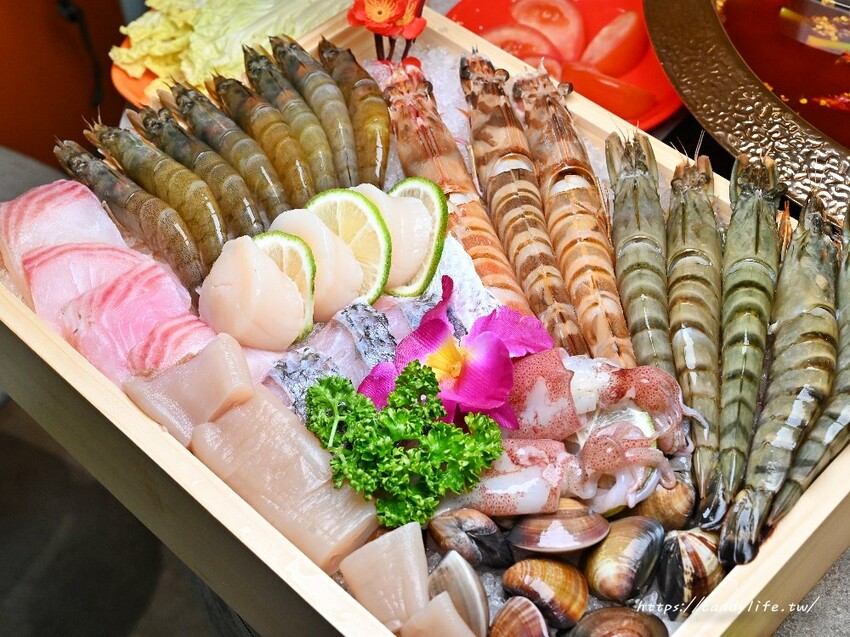 韋爐復刻食鍋|台中厲害火鍋強勢回歸,地點超隱密竟然開在這!超大阿嬤古早味炒鍋當鍋子,建議不要一個人來,開幕期間再加贈肉量!